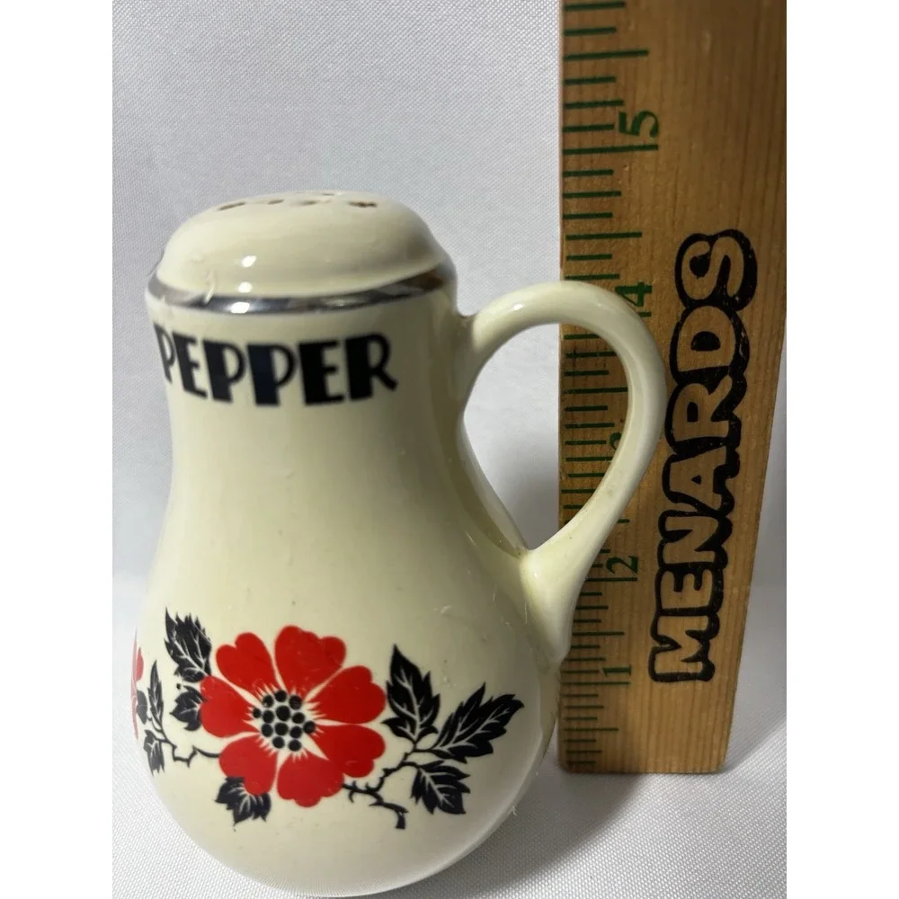 Vintage Hall Kitchenware‎ Orange Poppy Handled Salt & Pepper Shakers